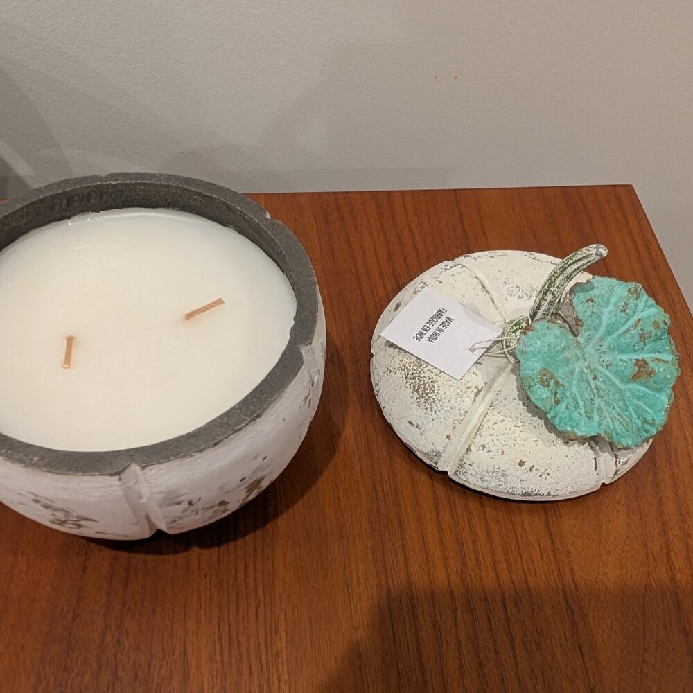 NWT Anthropologie Antiqued Gourd Halloween Candle, Pumpkin Cardamom - Picture 3 of 5